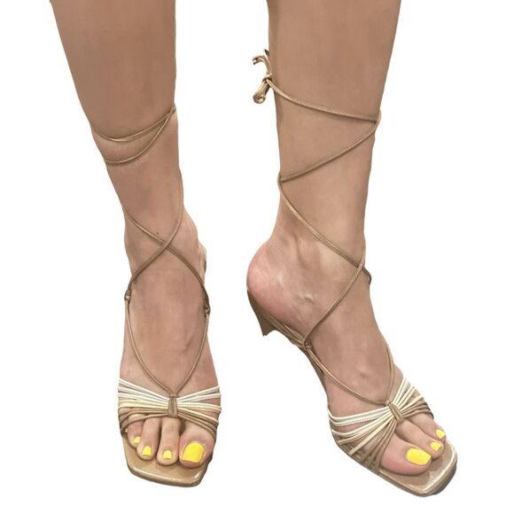 Lord & Taylor Ankle Strap Sandals in the Size 9 - Picture 1 of 15